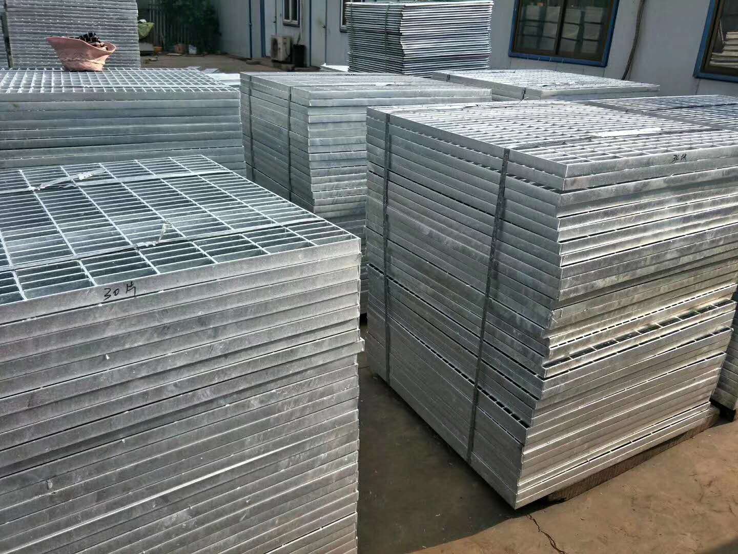 平臺格柵板.jpg 平臺格柵板.jpg