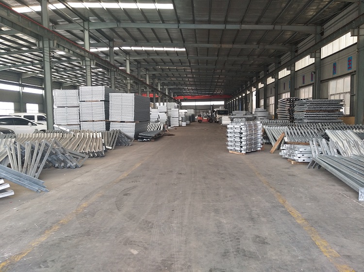 污水處理廠鋼格柵.jpg 污水處理廠鋼格柵.jpg