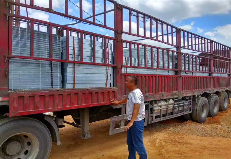 碼頭格柵板.jpg 碼頭格柵板.jpg