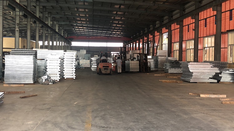 踢腳板.jpg 踢腳板.jpg